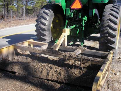 File:Maint Pl guide Shoulders - Pulling with Grademaster.jpg